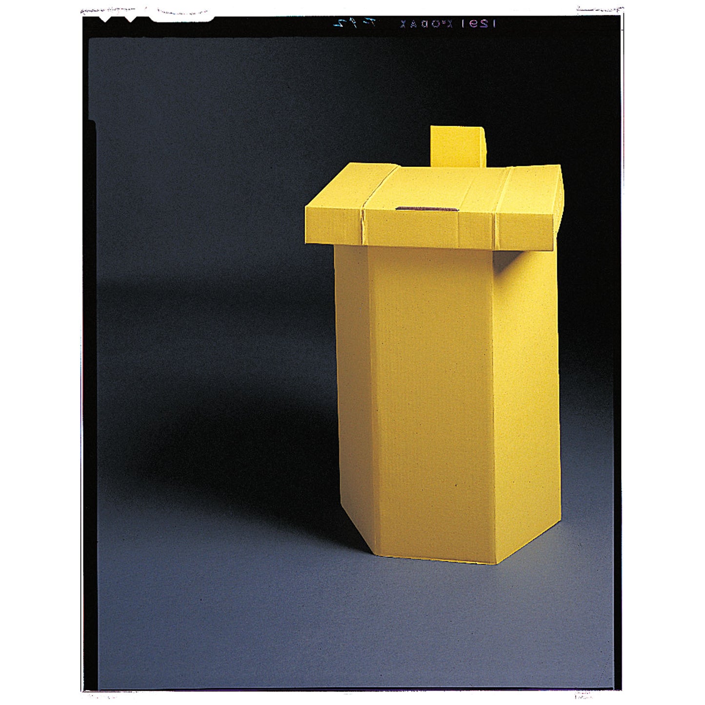 MEDEGEN TOSS-A-WAY HAMPER STAND, 10 per case