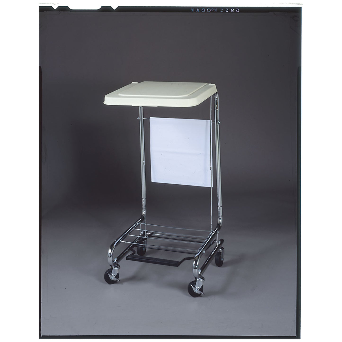 MEDEGEN PREMIER HAMPER STAND