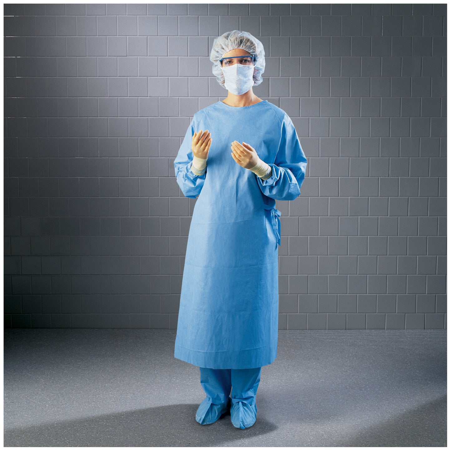 HALYARD ULTRA SURGICAL GOWNS, 32 per case